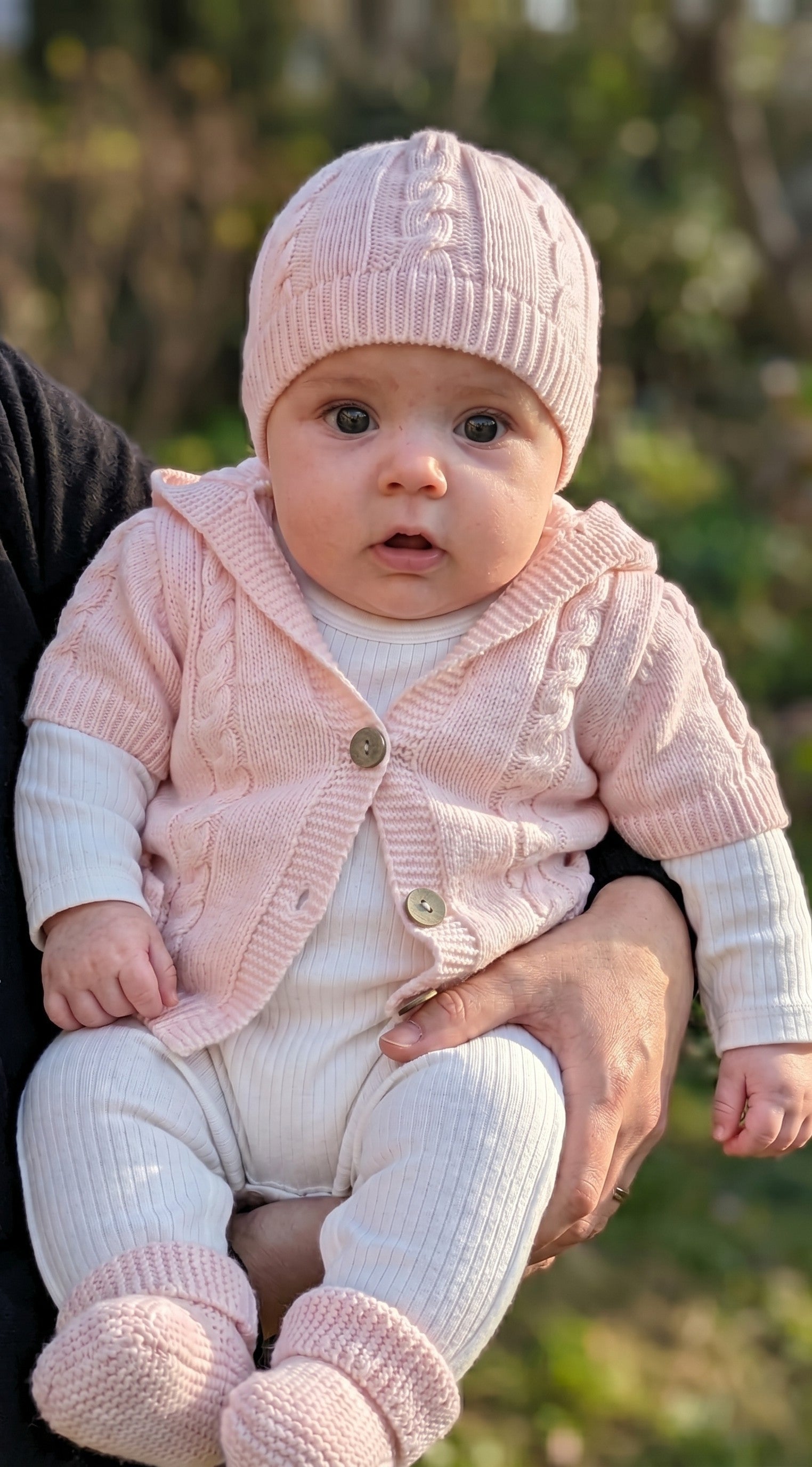 Completo Neonato Body, Cardigan, Cappello, Muffole, Babbucce e Ghettina Bianca