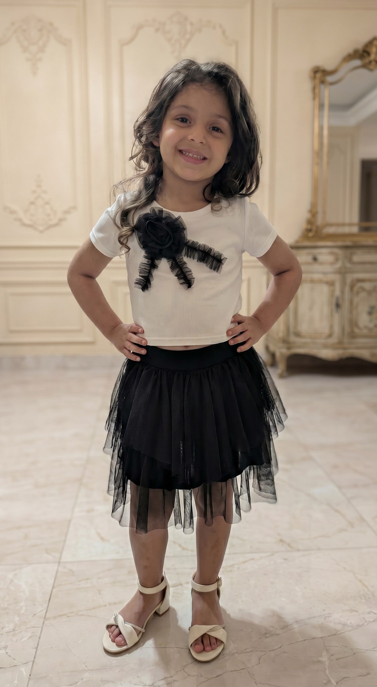 Completo Camelia - Maglia Bianca con Fiore in Tulle Nero e Gonna in Tulle - Bimba
